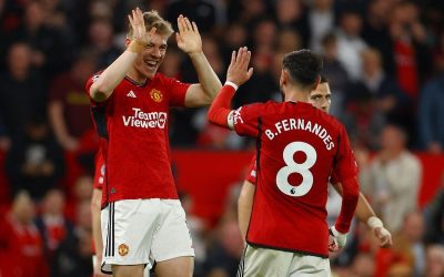 Soccer-Manchester United hold on to beat Newcastle 3-2 in home finale