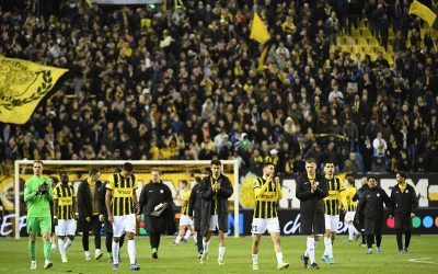 Soccer-Vitesse players donate salaries to campaign to save club