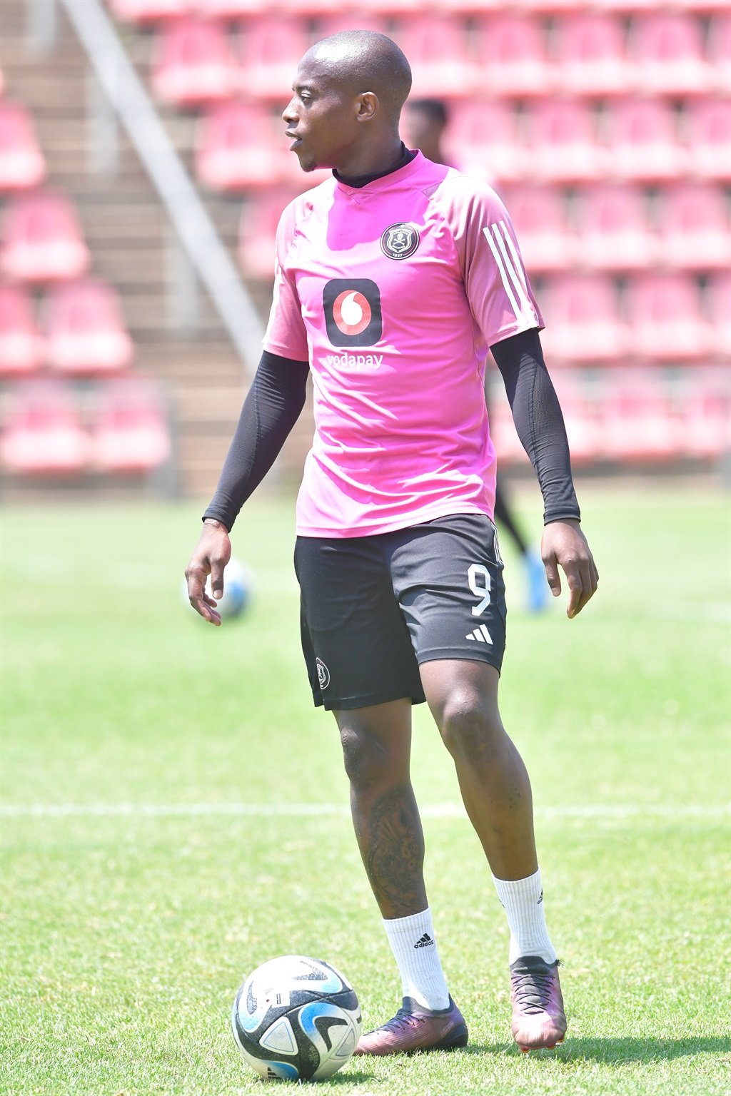 JOHANNESBURG, SOUTH AFRICA - MARCH 04:  Lepasa of Orlando Pirates during the Orlando Pirates media open day at Rand Stadium on March 04, 2024 in Johannesburg, South Africa. (Photo by Sydney Seshibedi/Gallo Images)