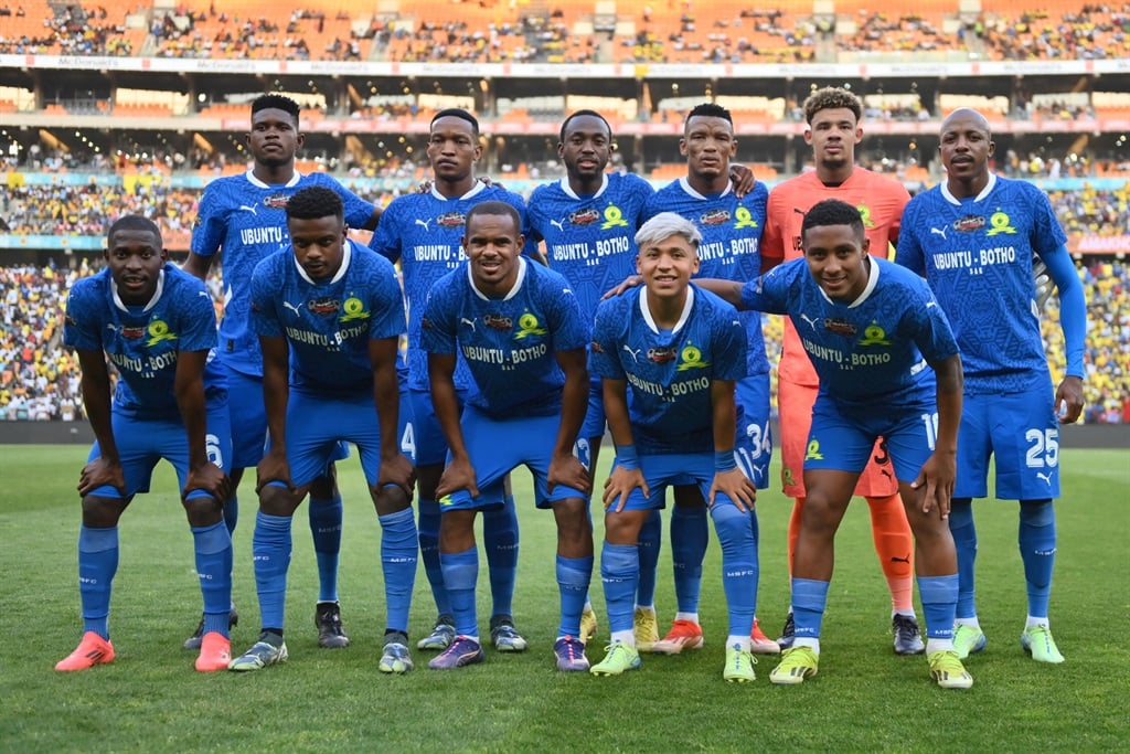 JOHANNESBURG, SOUTH AFRICA - NOVEMBER 02: Mamelodi Sundowns during the Carling Knockout, Quarter Final match between Kazier Chiefs and Mamelodi Sundowns at FNB Stadium on November 02, 2024 in Johannesburg, South Africa. (Photo by Alche Greeff/Gallo Images)