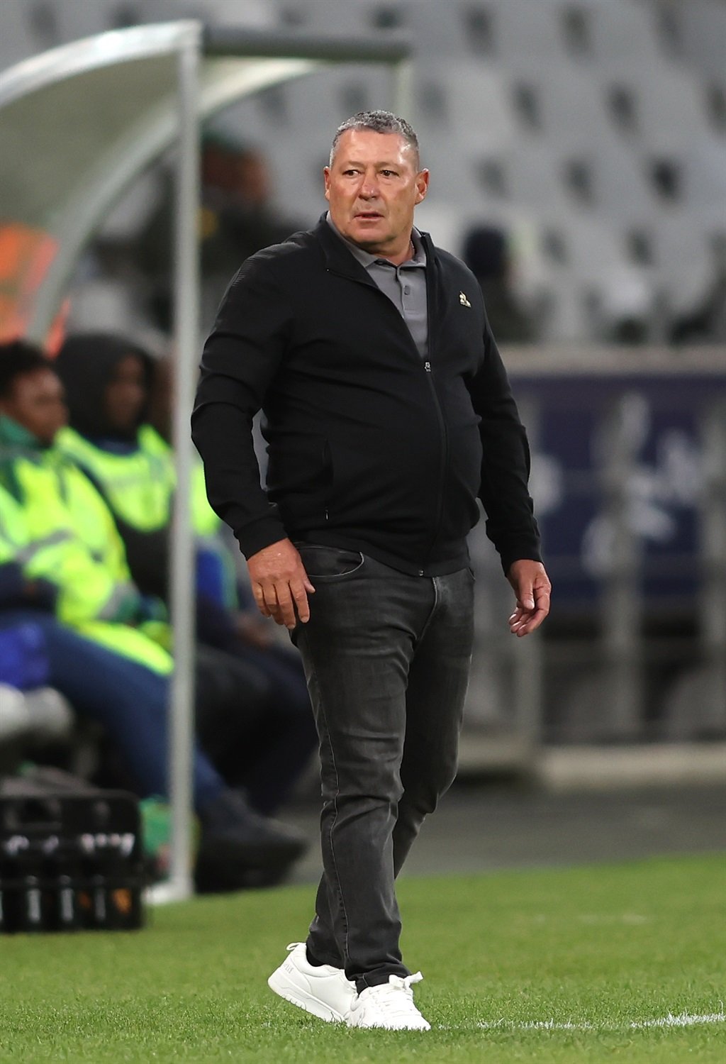 CAPE TOWN, SOUTH AFRICA - DECEMBER 18: Stellenbosch FC coach Steve Barker during the Betway Premiership match between Stellenbosch FC and Mamelodi Sundowns at DHL Stadium on December 18, 2024 in Cape Town, South Africa. (Photo by Shaun Roy/Gallo Images