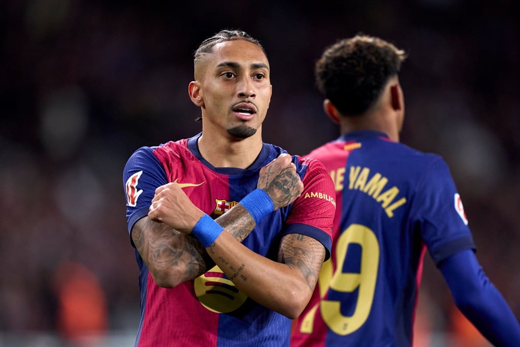 BARCELONA, SPAIN - JANUARY 26: Raphinha of FC Barcelona celebrates after scoring his team's third goal during the LaLiga EA Sports match between FC Barcelona and Valencia CF at Estadi Olimpic Lluis Companys on January 26, 2025 in Barcelona, Spain. (Photo by Pedro Salado/Getty Images)