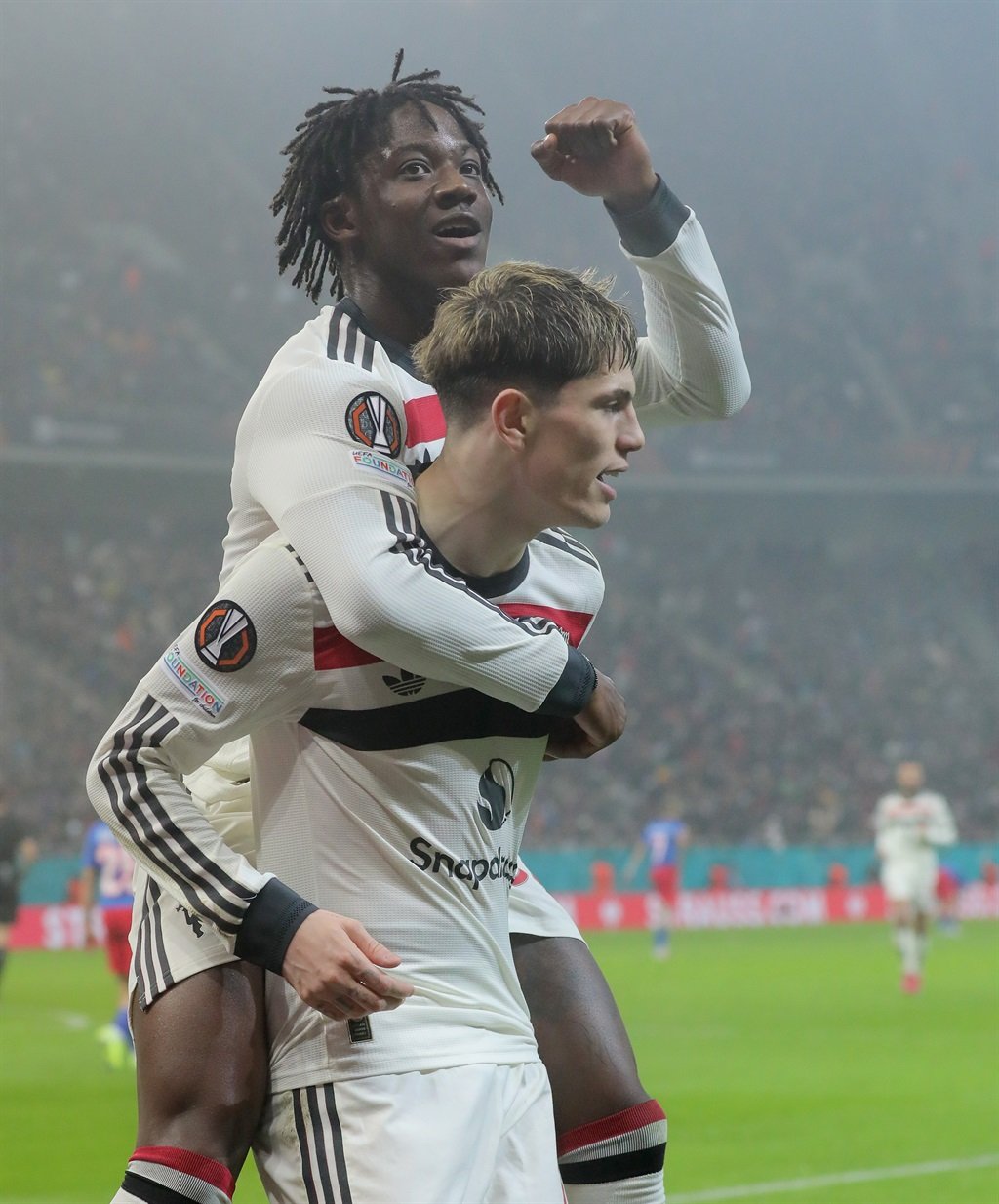 BUCHAREST, ROMANIA - JANUARY 30: Kobbie Mainoo of Manchester United celebrates scoring his teams second goal with teammate Alejandro Garnacho during the UEFA Europa League 2024/25 League Phase MD8 match between Fotbal Club FCSB and Manchester United at National Arena on January 30, 2025 in Bucharest, Romania. (Photo by Vasile Mihai-Antonio/Getty Images)