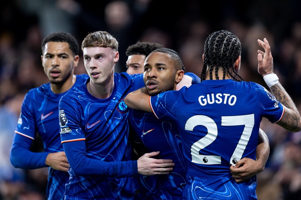 LONDON, ENGLAND - FEBRUARY 25: Christopher Nkunku of Chelsea celebrates with his teammates after scoring his sides first goal during the Premier League match between Chelsea FC and Southampton FC at Stamford Bridge on February 25, 2025 in London, England. (Photo by Gaspafotos/MB Media/Getty Images)