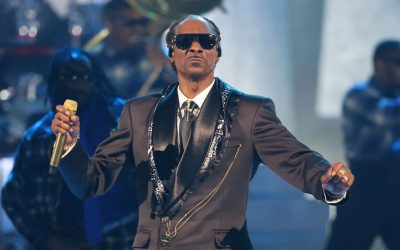 Snoop Dogg challenges Tom Brady, Rob Mac’s soccer clubs
